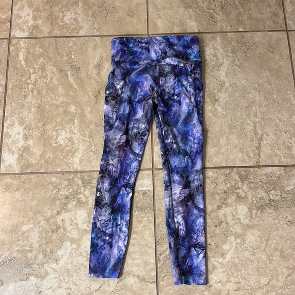Lululemon Fast and Free High-Rise Tight 25" SIZE 6
Chromasphere Multi Blue - Picture 10 of 15